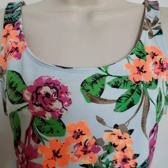 Express Women's Top Ruffled Bottom Flowered Back Zip - Picture 3 of 7